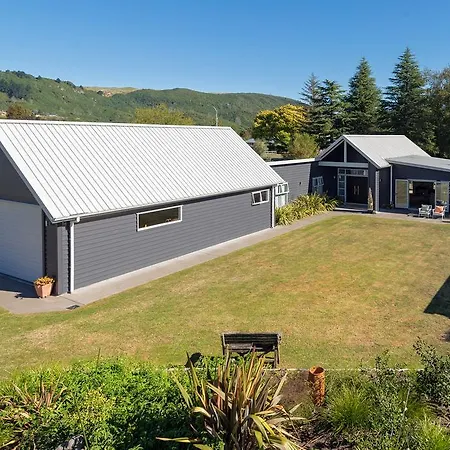 Lupin Lodge Bed & Breakfast-2